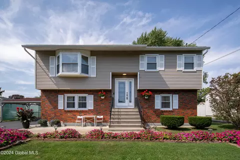 8 Space Blvd, Colonie, NY 12205