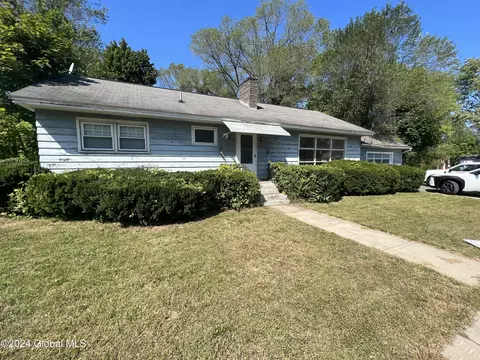 33 Main St, Queensbury, NY 12804