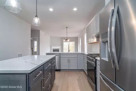 Kitchen - 40 Priddle Ln, Latham, NY 12110 photo 4 of 6
