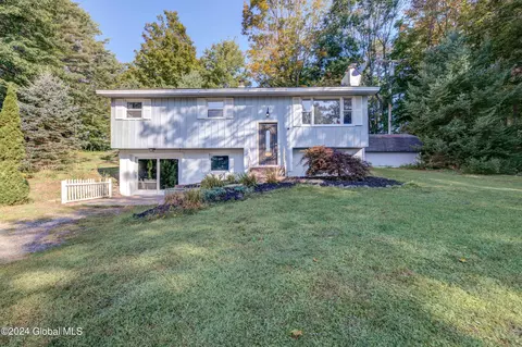 114 Crannell Dr, Broadalbin, NY 12025
