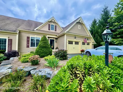 63 Beekman Pl, Queensbury, NY 12804
