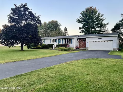 1078 W Galway Rd, Hagaman, NY 12086