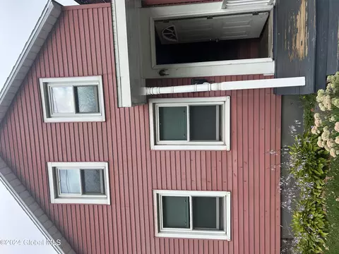 9 Green St, Rensselaer, NY 12144