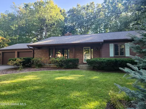 5 Robinwood Dr, Clifton Park, NY 12065