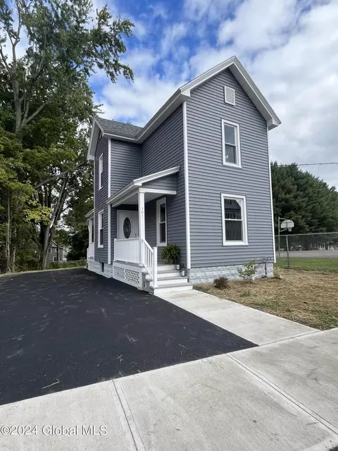 301 Prospect St, Johnstown, NY 12095