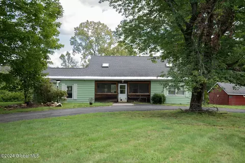 32 Collins Rd, East Greenbush, NY 12061