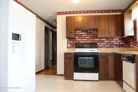 197 Ray Ave, Schenectady, NY 12304 photo 6