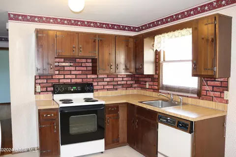 197 Ray Ave, Schenectady, NY 12304 photo 8