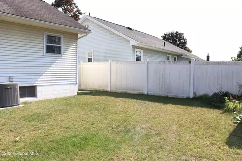 197 Ray Ave, Schenectady, NY 12304 photo 36
