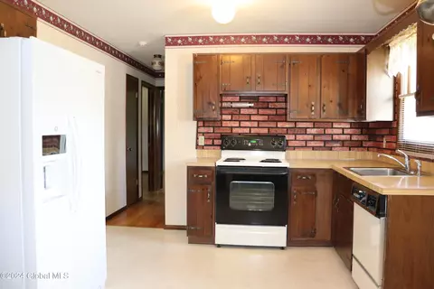197 Ray Ave, Schenectady, NY 12304 photo 7