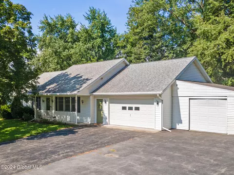 7 Lynn Dr, Schenectady, NY 12302