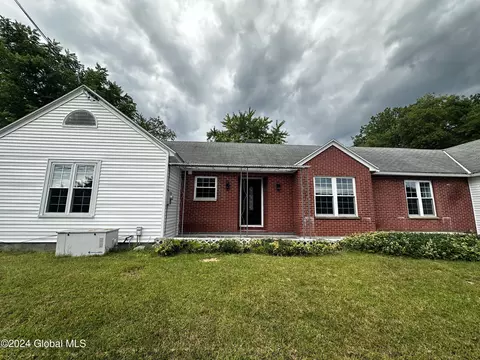 9 Arcadia Ct, Albany, NY 12205