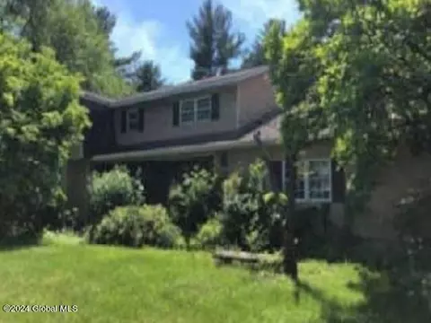 247 Swift Rd, Voorheesville, NY 12186