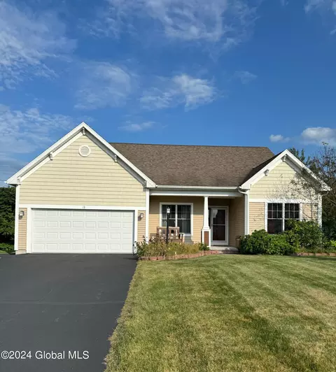 13 Gadwall Dr, Waterford, NY 12188