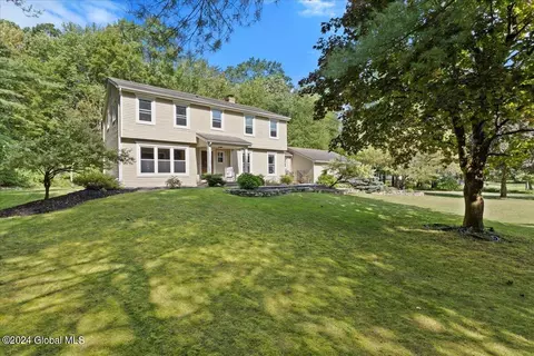 5 Sandspring Dr N, Saratoga Springs, NY 12866