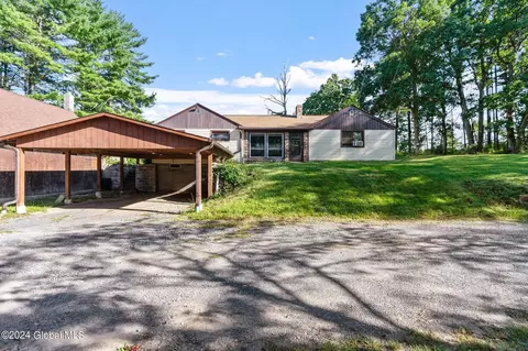2728 Lower Gregg Rd, Schenectady, NY 12306
