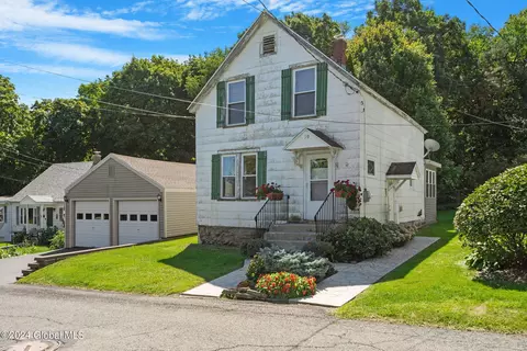 99 Overlook Ave, Latham, NY 12110