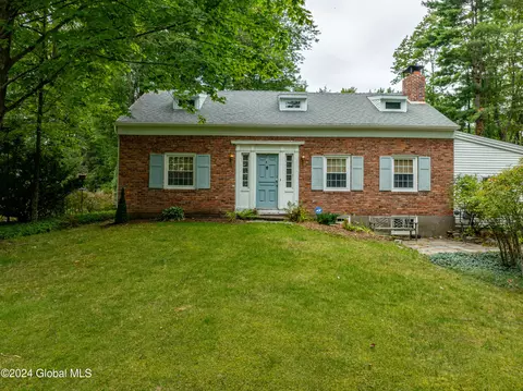 907 Inman Rd, Niskayuna, NY 12309