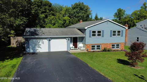 58 Cascade Ter, Niskayuna, NY 12309
