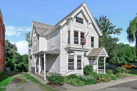 51 School St, Schaghticoke, NY 12154