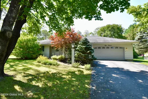 911 S Perry St, Johnstown, NY 12095