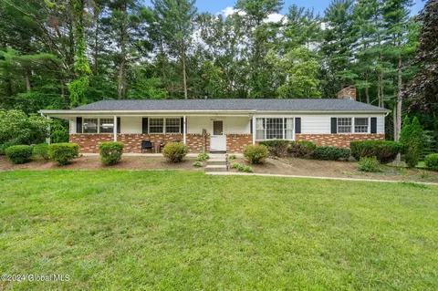 11 Forest Dr, Ballston Lake, NY 12019