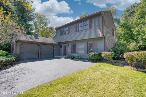 318 Ridgewood Cir, Albany, NY 12203