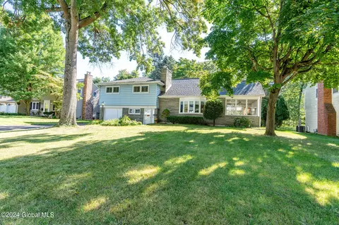 25 Gladwish Rd, Delmar, NY 12054