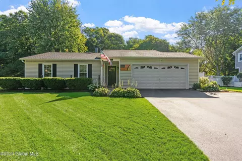 1022 Laural Ln, Malta, NY 12020
