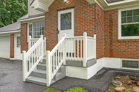 2560 Teller St, Schenectady, NY 12304 photo 4
