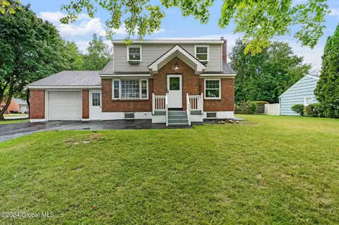2560 Teller St, Schenectady, NY 12304 photo 2