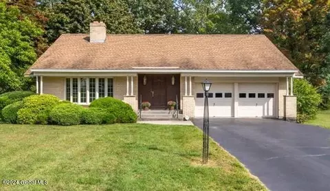 14 Huckleberry Dr, Castleton On Hudson, NY 12033