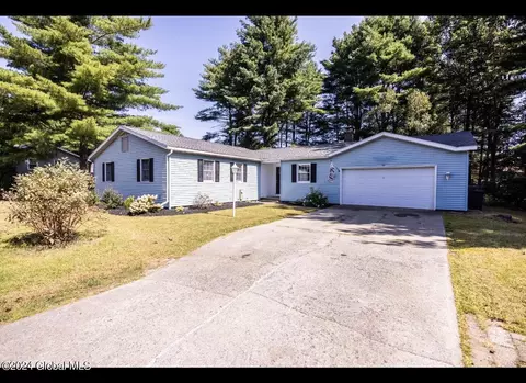 43 Heinrick Cir, Queensbury, NY 12804