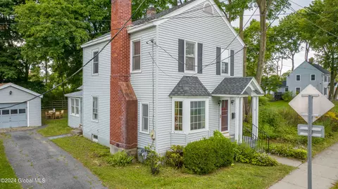 23 Myrtle St, Saratoga Springs, NY 12866