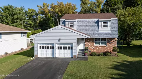 13 Par Cir, Albany, NY 12208