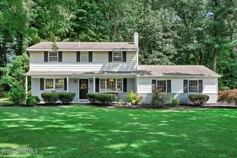 47 Longview Dr, Clifton Park, NY 12065