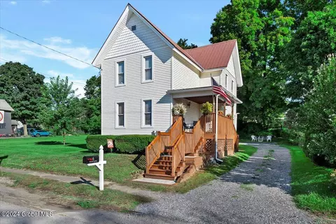 6 2nd Ave, Mayfield, NY 12117