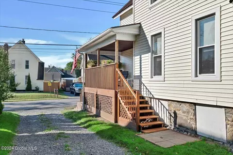 Exterior - 6 2nd Ave, Mayfield, NY 12117 photo 3 of 10