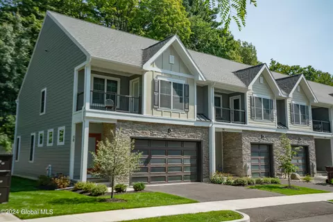 44 Landon Ln, Ballston Spa, NY 12020