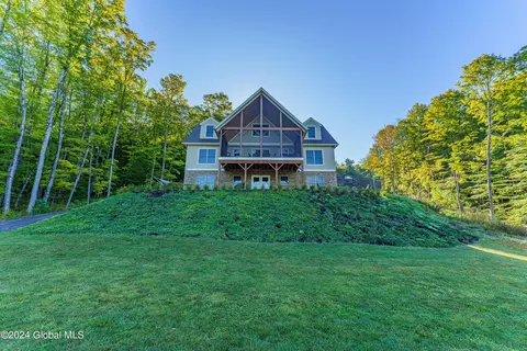 504 S Shore Rd, Edinburg, NY 12134