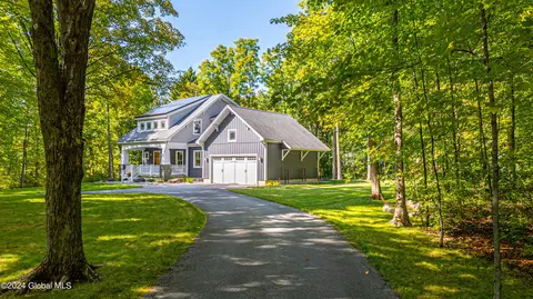 79 Clement Ave, Saratoga Springs, NY 12866