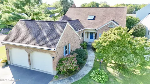 18 St Agnes Ln, Loudonville, NY 12211
