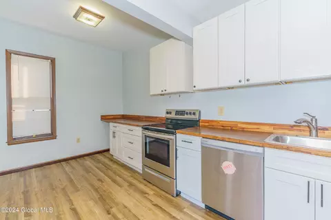 151 Front St, Schenectady, NY 12305 photo 4