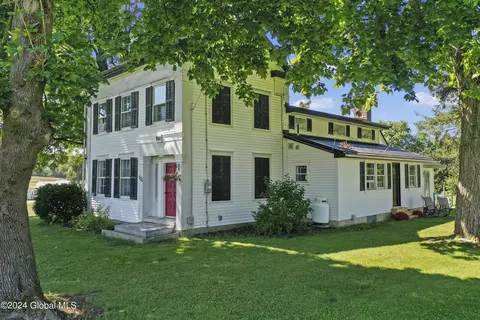 526 Mcdougall Rd, Pattersonville, NY 12137