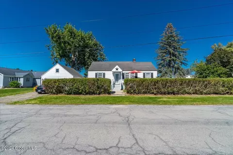 38 University Pl, Amsterdam, NY 12010