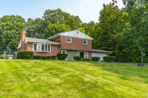 9 Ten Springs Dr, Saratoga, NY 12866