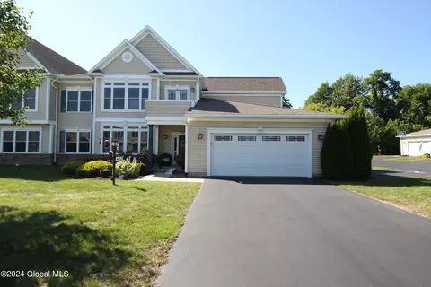 404 Lois Ln, Niskayuna, NY 12304