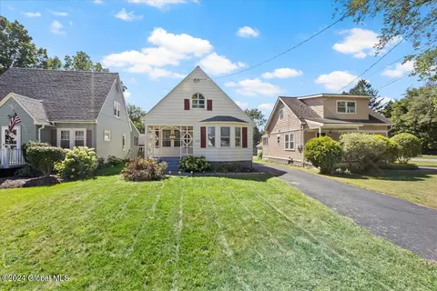 625 Charles St, Glenville, NY 12302