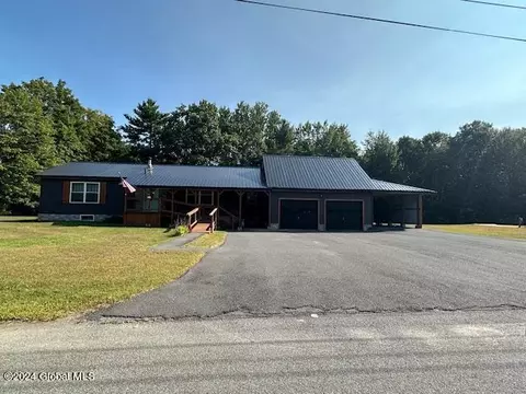 46 Champlain Dr, Mineville, NY 12956