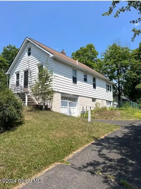 315 Belgrade St, Troy, NY 12182